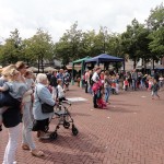 49_Zondag_Bezoekers_Markt