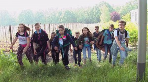 groep 8 van BS De Driehoek en meester Robert in de film No Exit